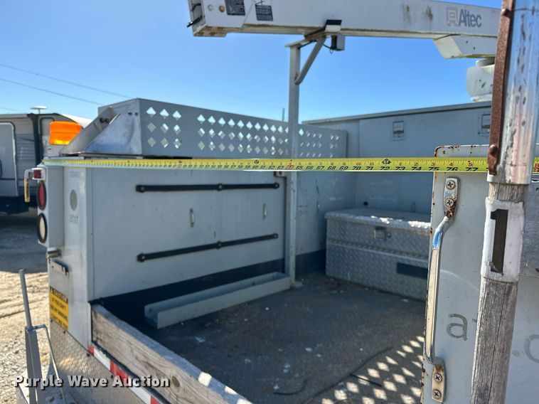 image for item OM9873 2008 Ford  F450 Super Duty XL bucket truck