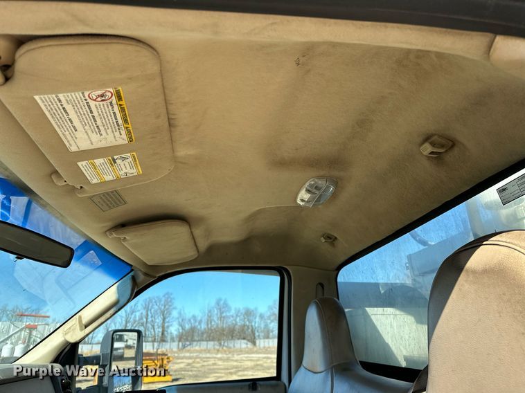 image for item OM9873 2008 Ford  F450 Super Duty XL bucket truck