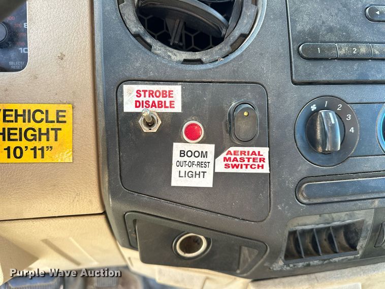 image for item OM9873 2008 Ford  F450 Super Duty XL bucket truck