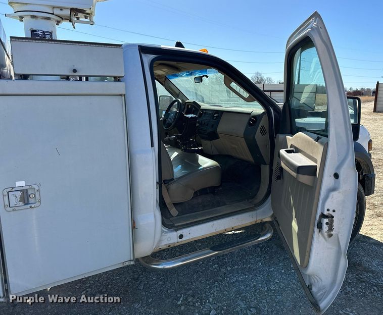 image for item OM9873 2008 Ford  F450 Super Duty XL bucket truck