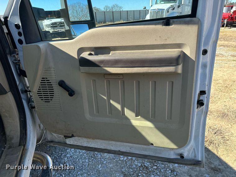 image for item OM9873 2008 Ford  F450 Super Duty XL bucket truck