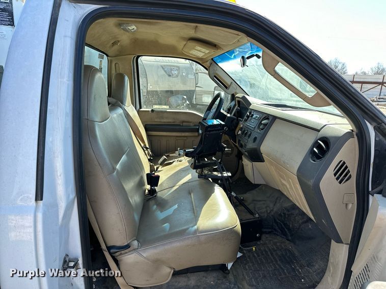 image for item OM9873 2008 Ford  F450 Super Duty XL bucket truck