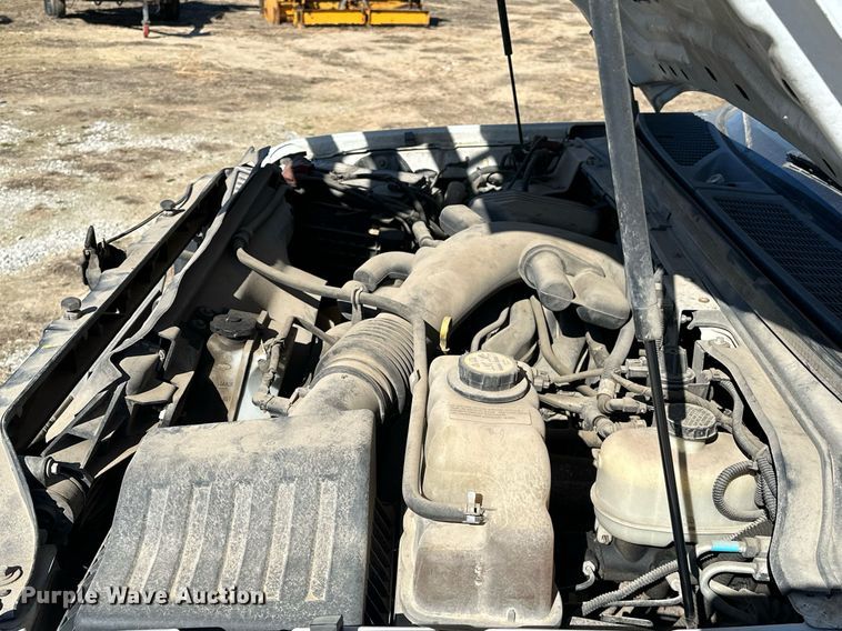 image for item OM9873 2008 Ford  F450 Super Duty XL bucket truck