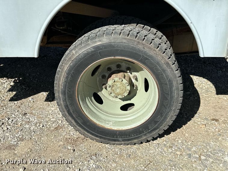 image for item OM9873 2008 Ford  F450 Super Duty XL bucket truck