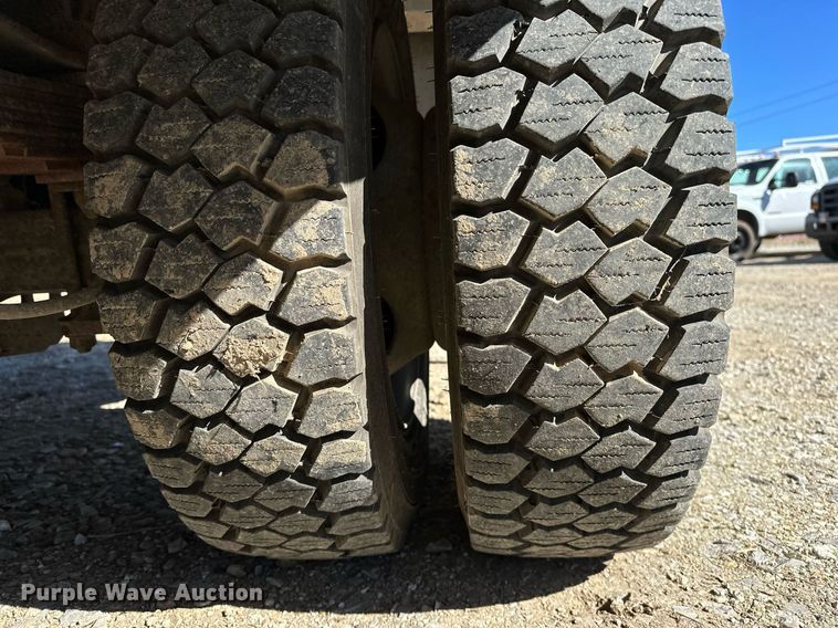 image for item OM9873 2008 Ford  F450 Super Duty XL bucket truck