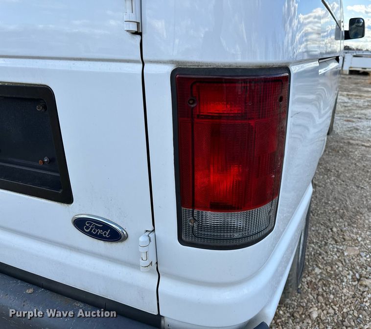 image for item OM9875 2007 Ford  E150 van