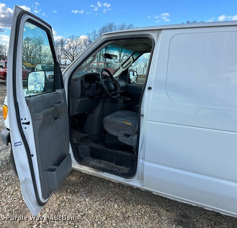 image for item OM9875 2007 Ford  E150 van