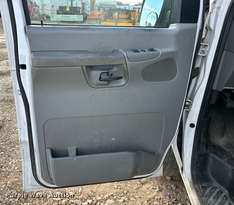 image for item OM9875 2007 Ford  E150 van