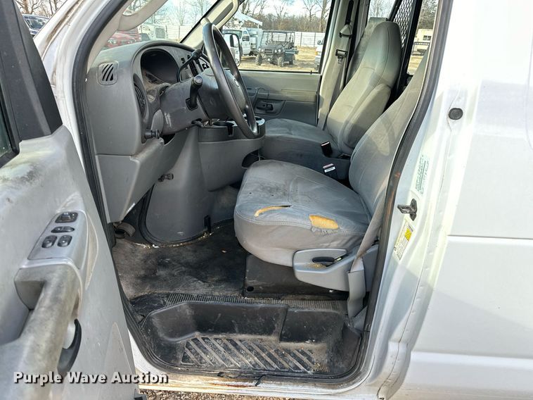 image for item OM9875 2007 Ford  E150 van