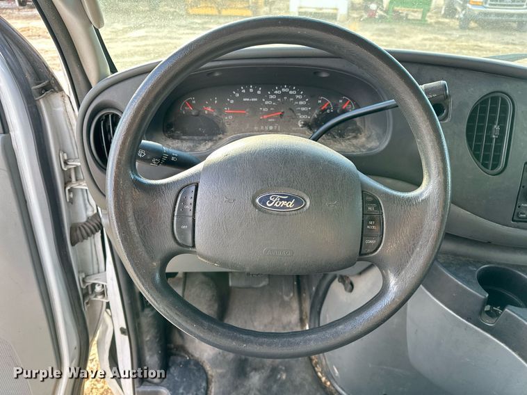 image for item OM9875 2007 Ford  E150 van