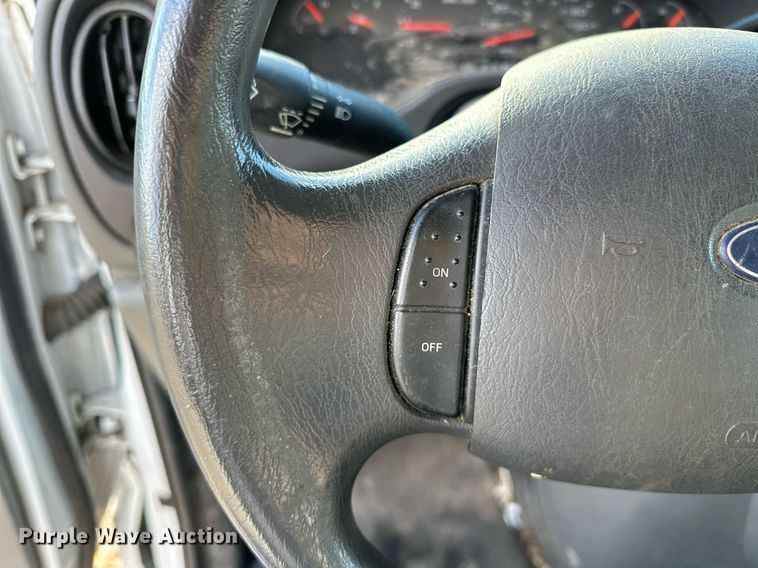 image for item OM9875 2007 Ford  E150 van