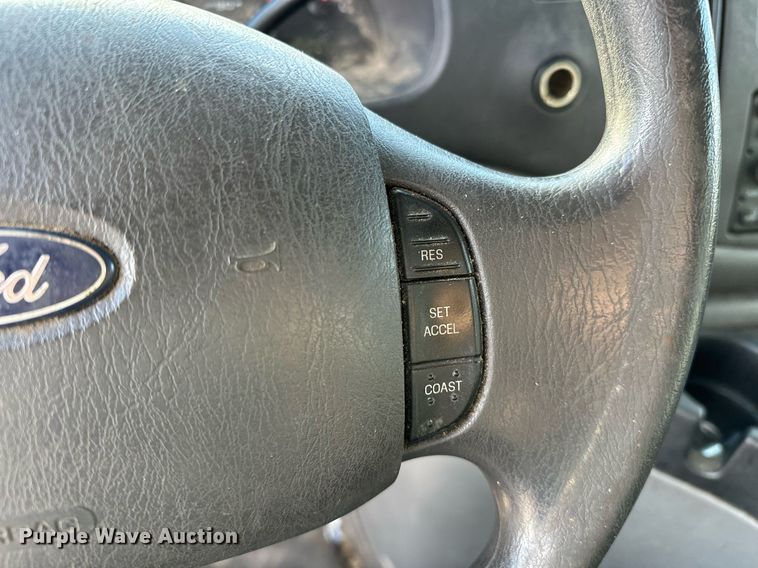 image for item OM9875 2007 Ford  E150 van