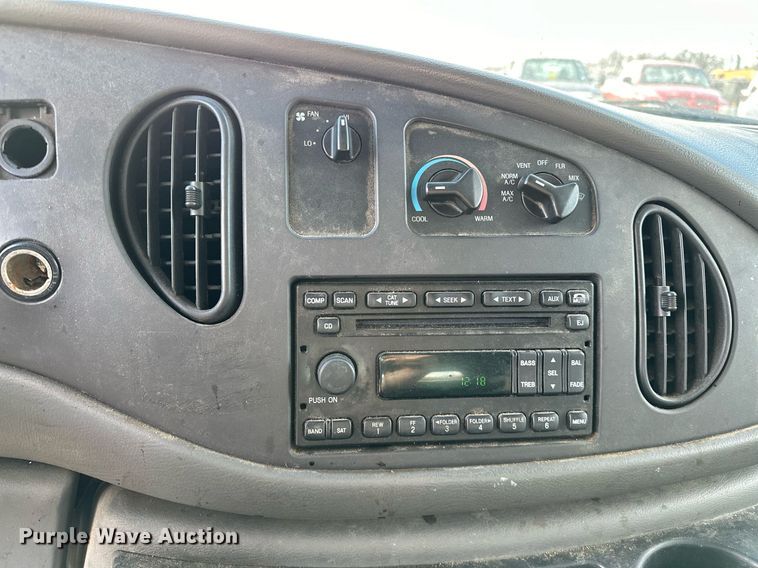 image for item OM9875 2007 Ford  E150 van