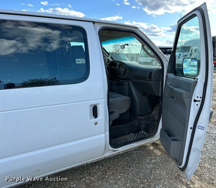 image for item OM9875 2007 Ford  E150 van