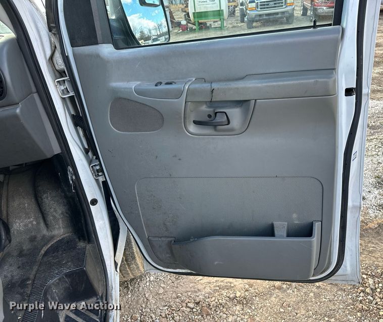 image for item OM9875 2007 Ford  E150 van