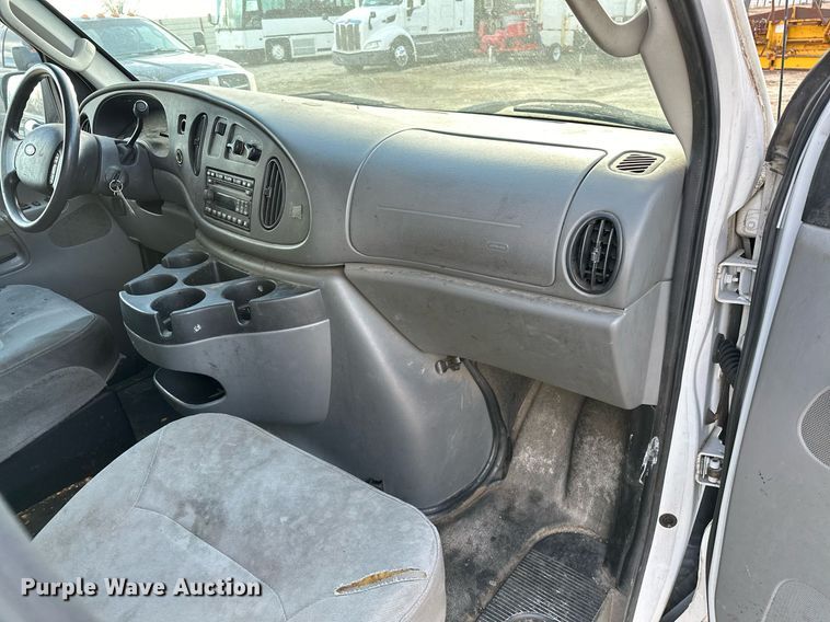 image for item OM9875 2007 Ford  E150 van