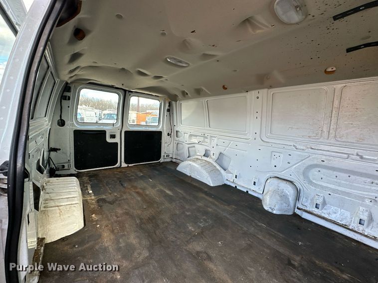 image for item OM9875 2007 Ford  E150 van