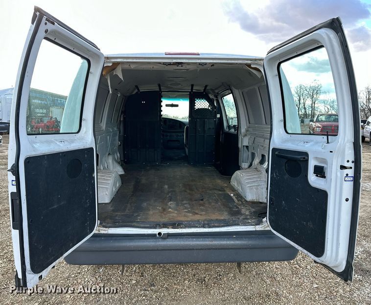 image for item OM9875 2007 Ford  E150 van