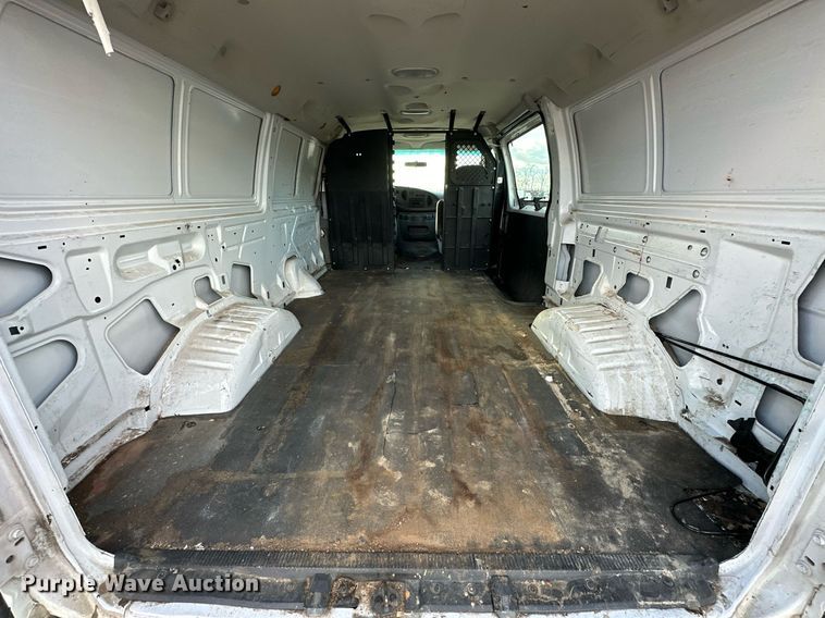 image for item OM9875 2007 Ford  E150 van