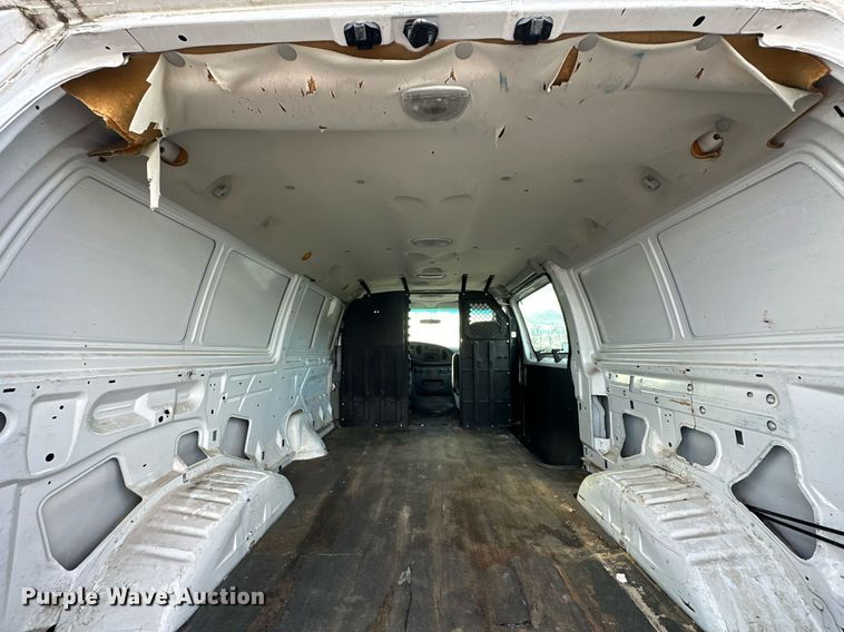 image for item OM9875 2007 Ford  E150 van