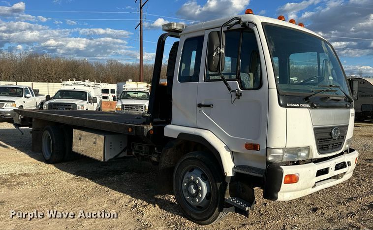 image for item OM9877 2010 Nissan  2600LP UD rollback truck