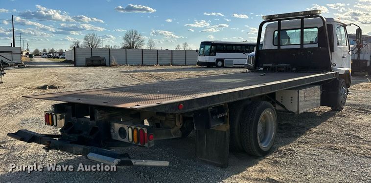 image for item OM9877 2010 Nissan  2600LP UD rollback truck