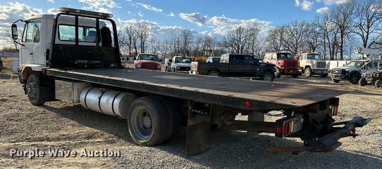 image for item OM9877 2010 Nissan  2600LP UD rollback truck