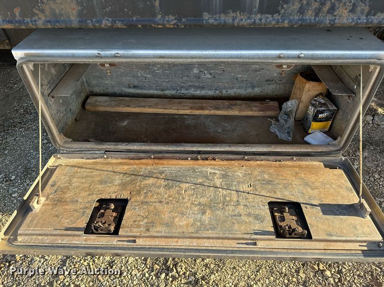 image for item OM9877 2010 Nissan  2600LP UD rollback truck