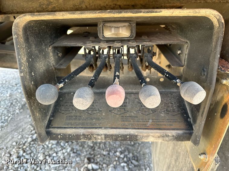 image for item OM9877 2010 Nissan  2600LP UD rollback truck