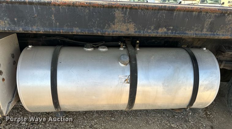 image for item OM9877 2010 Nissan  2600LP UD rollback truck