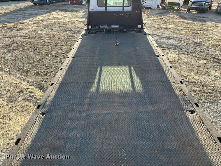 image for item OM9877 2010 Nissan  2600LP UD rollback truck