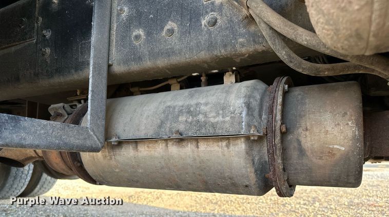 image for item OM9877 2010 Nissan  2600LP UD rollback truck