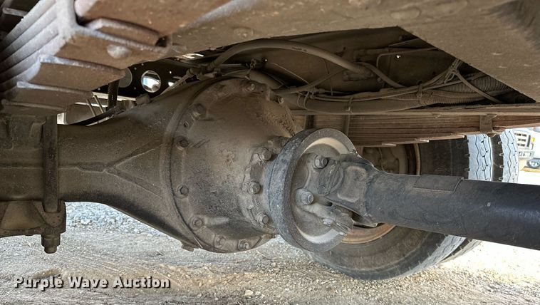 image for item OM9877 2010 Nissan  2600LP UD rollback truck