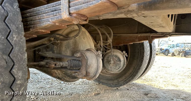 image for item OM9877 2010 Nissan  2600LP UD rollback truck