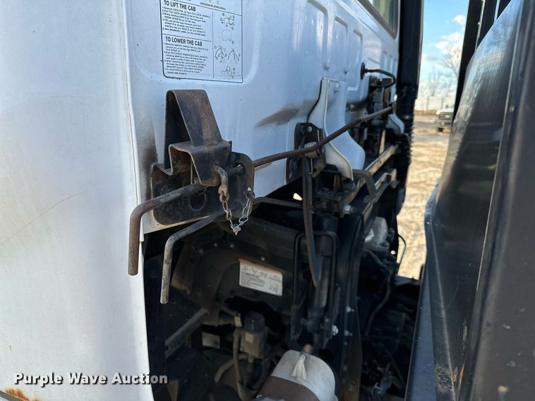 image for item OM9877 2010 Nissan  2600LP UD rollback truck