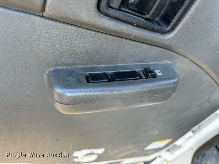 image for item OM9877 2010 Nissan  2600LP UD rollback truck