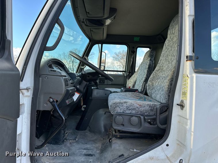 image for item OM9877 2010 Nissan  2600LP UD rollback truck