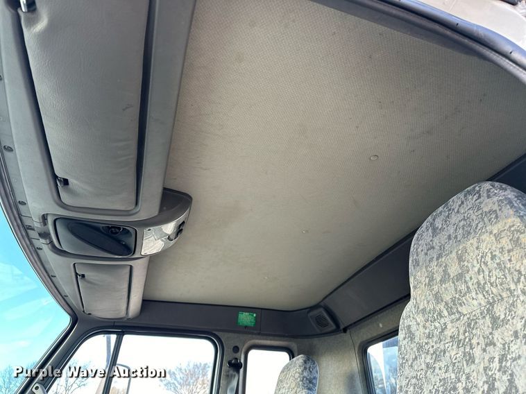 image for item OM9877 2010 Nissan  2600LP UD rollback truck