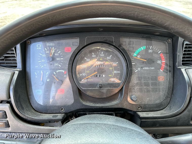 image for item OM9877 2010 Nissan  2600LP UD rollback truck