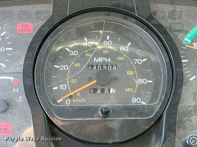 image for item OM9877 2010 Nissan  2600LP UD rollback truck