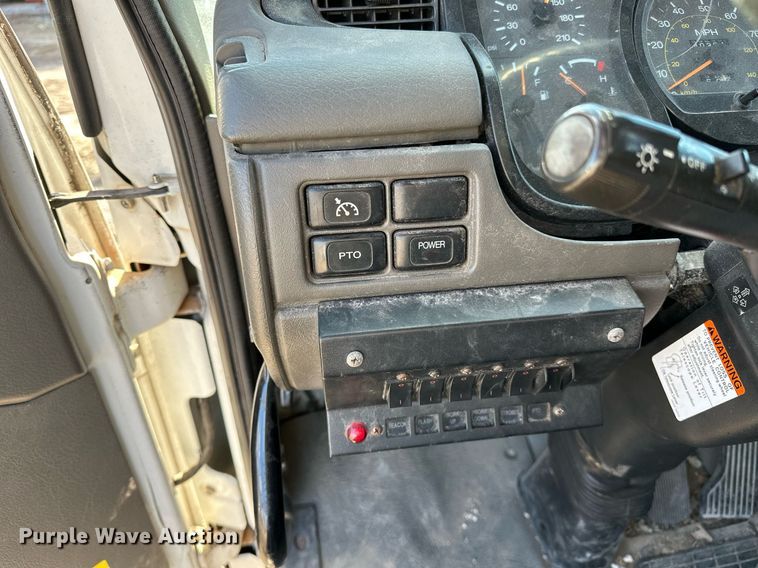 image for item OM9877 2010 Nissan  2600LP UD rollback truck