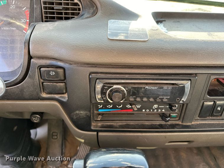 image for item OM9877 2010 Nissan  2600LP UD rollback truck