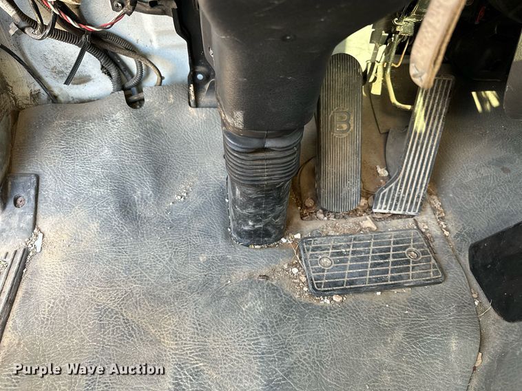 image for item OM9877 2010 Nissan  2600LP UD rollback truck