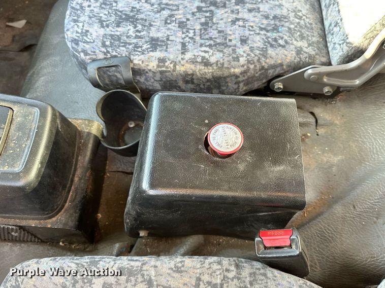 image for item OM9877 2010 Nissan  2600LP UD rollback truck