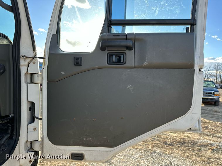 image for item OM9877 2010 Nissan  2600LP UD rollback truck