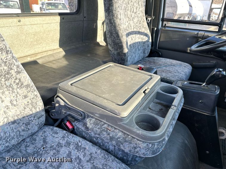 image for item OM9877 2010 Nissan  2600LP UD rollback truck