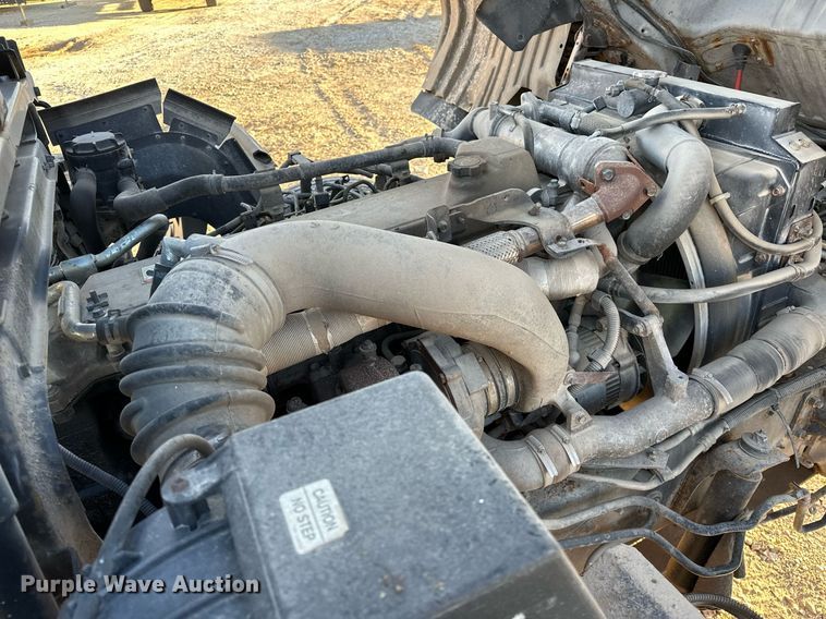 image for item OM9877 2010 Nissan  2600LP UD rollback truck