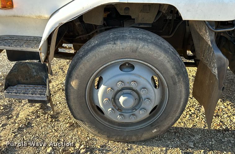 image for item OM9877 2010 Nissan  2600LP UD rollback truck