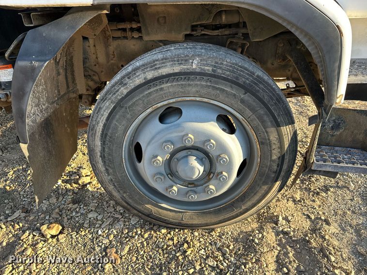 image for item OM9877 2010 Nissan  2600LP UD rollback truck