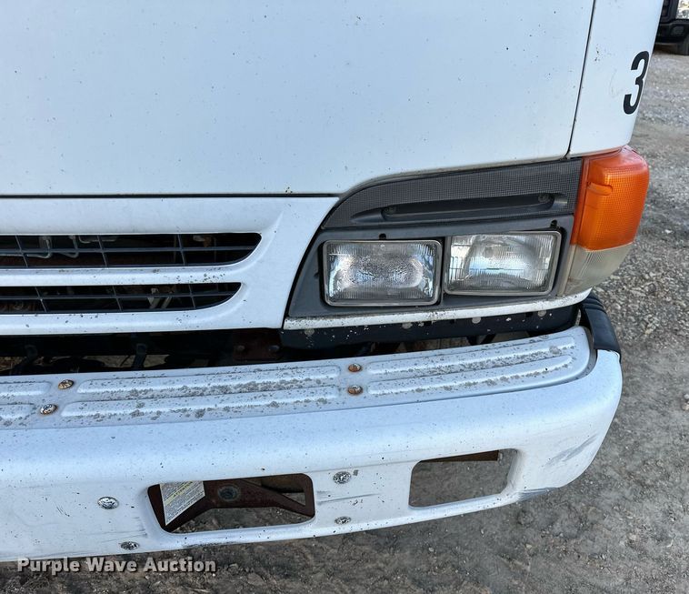 image for item OM9878 2005 Isuzu NPR box truck